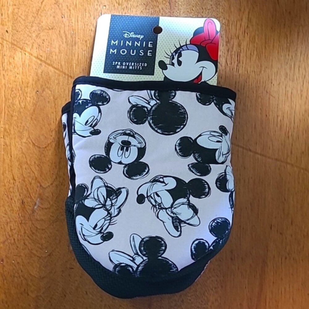 Minnie & Mickey Mouse PINK DISNEY 'Faces' 2pk Heat Resistant Oven Mitts - NWT